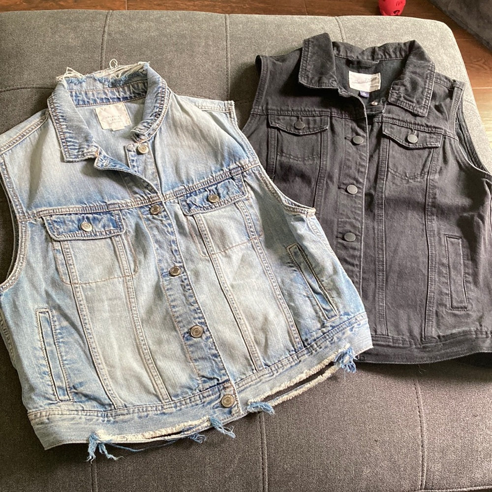 Two vests- American Eagle & Universal Threads